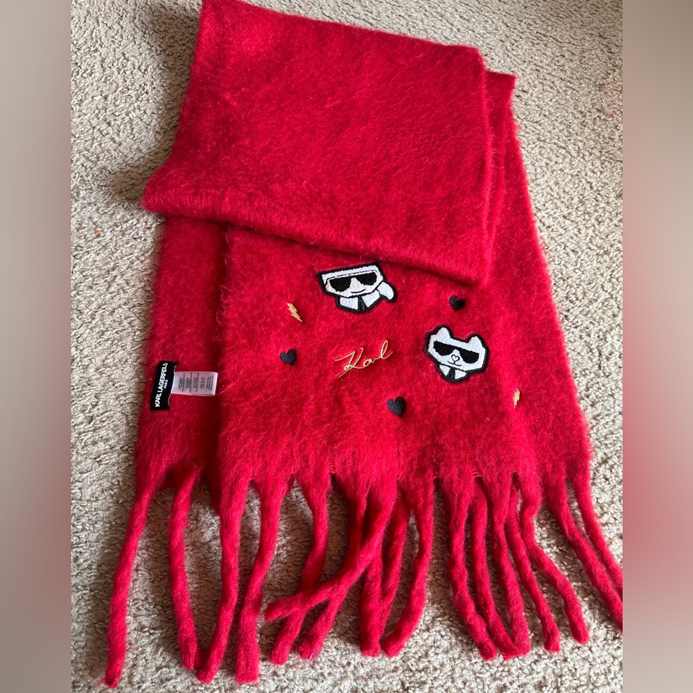 NWT Karl Lagerfeld blanket scarf